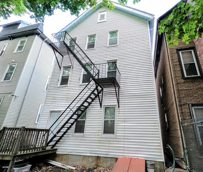Building Photo - 20 Ashley St