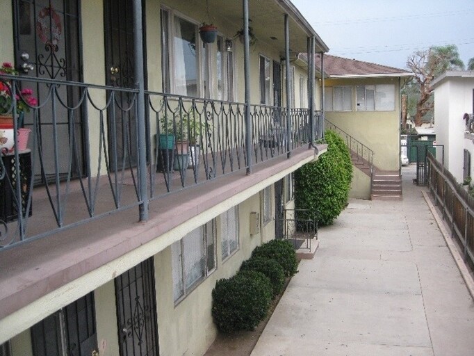 Patio - 1980 Henderson Ave