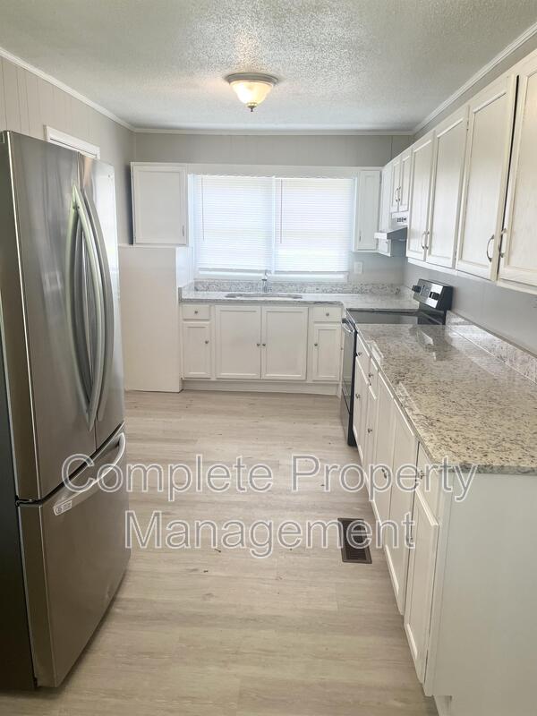 Building Photo - 2876 Valley View Cir