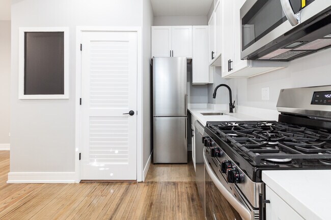 Foto del edificio - 3830 N Wilton Ave