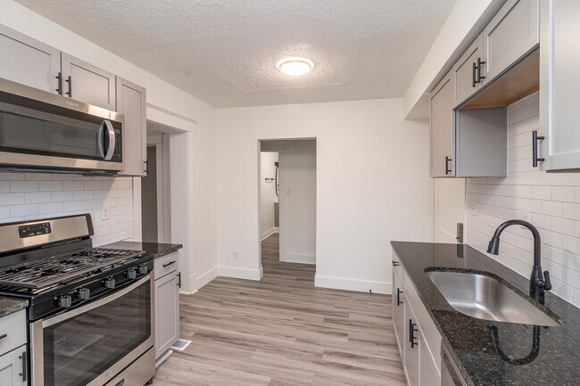 Foto del edificio - 540 Purcell Ave