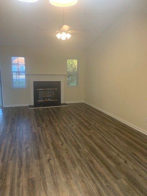 Building Photo - "Charming 2-Bedroom Duplex with 2 Full Bat...