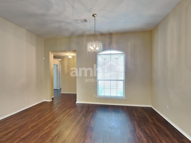 Foto del edificio - 521 Fossil Lake Ct