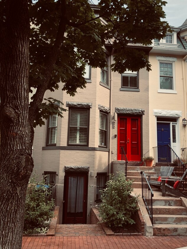 Primary Photo - 504 E St NE