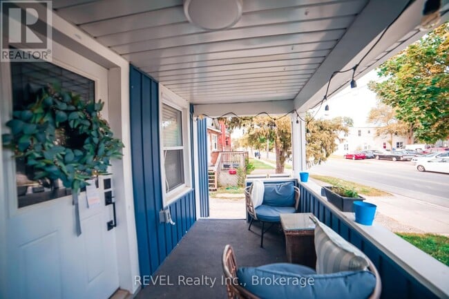 Photo du bâtiment - 50 Pelham Rd