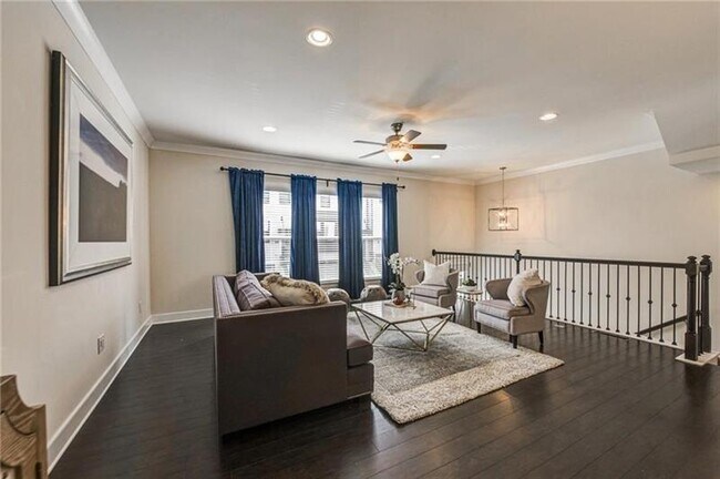 Building Photo - 823 Stone Ridge Ln NE