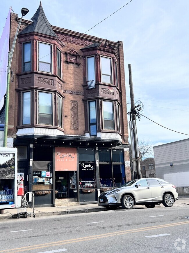 Building Photo - 2187 N Clybourn Ave