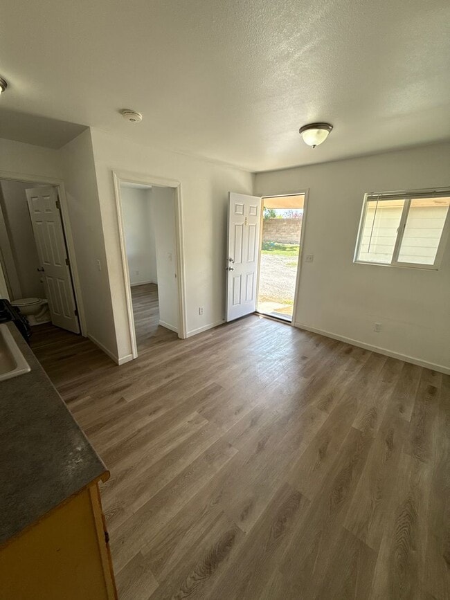 Building Photo - 2.2 Miles to Oregon Tech and Sky Lakes Medical Center! Newly renovated 1bdrm - APPLICATION PENDING