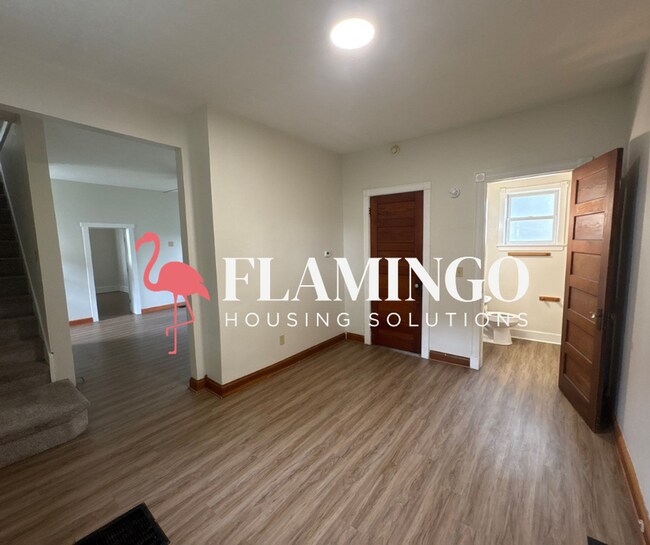 Building Photo - Large 3-Bedroom, 3-Bath Home with Plenty of Space!