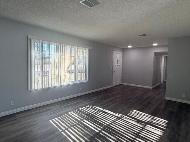 Foto del edificio - READY NOW! 3+2