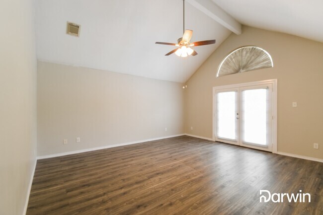 Building Photo - 2604 Briarglen Dr