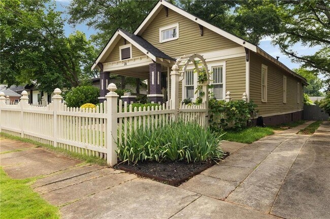 Foto del edificio - 28 Clay St SE