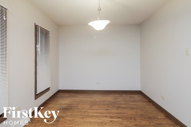 Foto del edificio - 16836 Clyde Ave