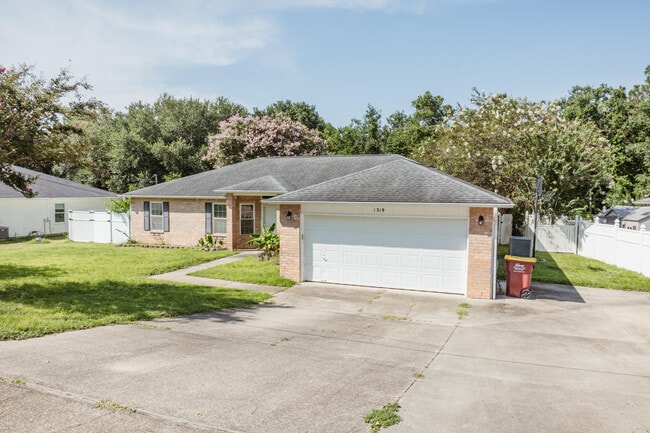 Building Photo - 1319 Jefferyscot Dr