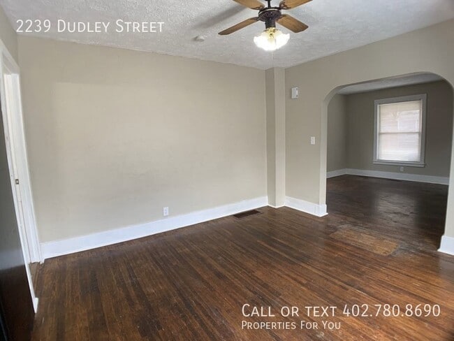 Foto del edificio - 2239 Dudley St