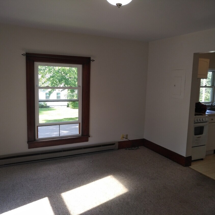 Pretty location - 305 2nd Ave