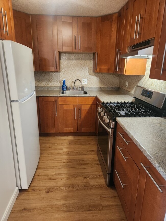 Photo - 355 Pawtucket Blvd (Lowell, MA) Townhome