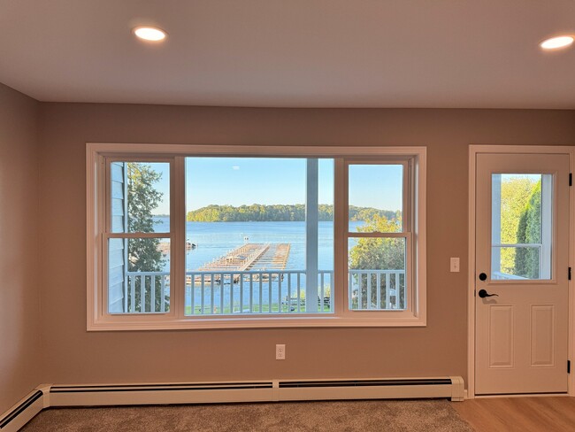 Living Room Lake View - 32 E Lake St