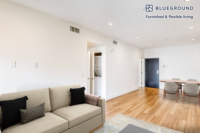 Building Photo - 518 N Gramercy Pl