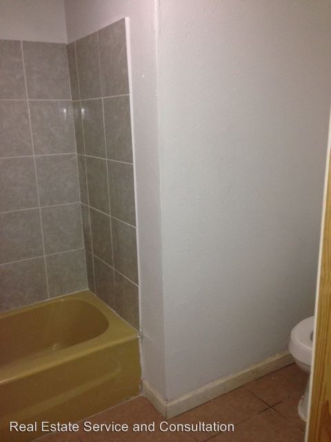 Building Photo - 1025 S 19th St