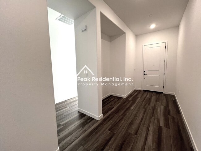 Building Photo - Updated 3bd/2ba Natomas Home with 2 Car Ga...