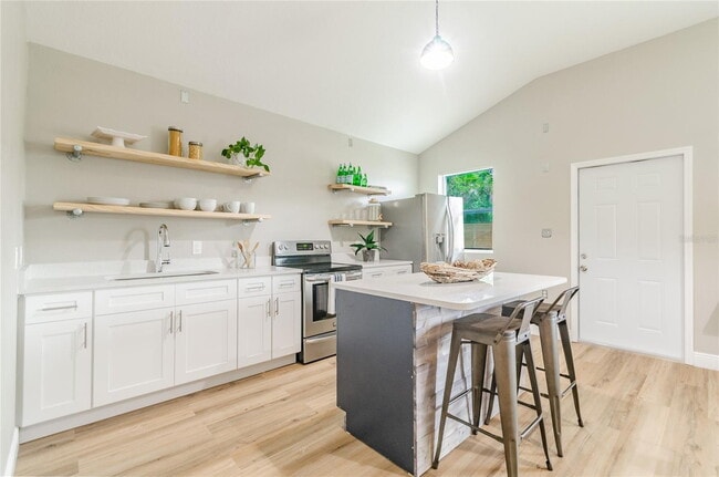 Building Photo - "Charming Studio Retreat in Tampa's Vibran...