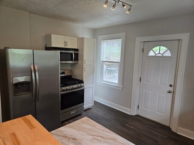 Kitchen - 523 Castle Shannon Blvd