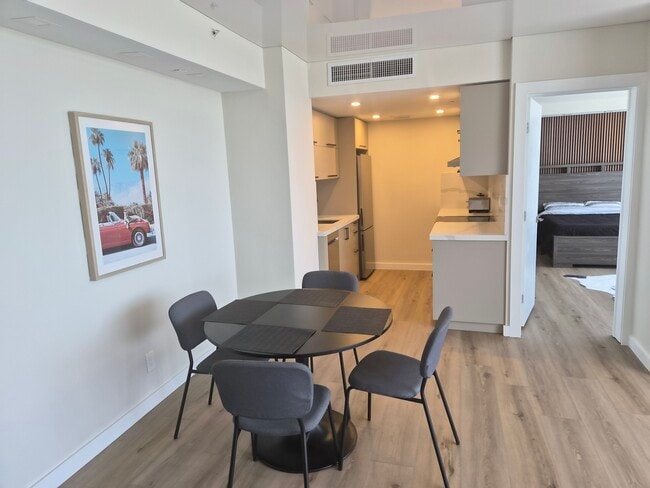 Foto del edificio - 1720 Harrison St