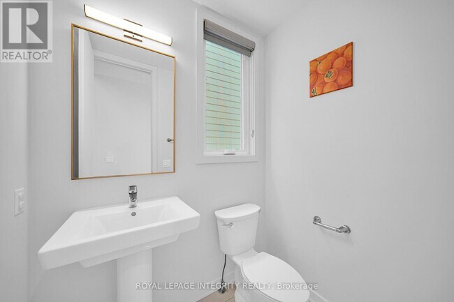 Photo du bâtiment - 899 Ralph Hennessy Ave