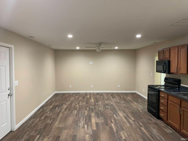 Building Photo - 1-bedroom, 1-bath apartment ready now