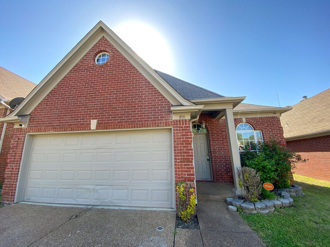 Primary Photo - 3 bed, 2 bath in a gated community by Shel...