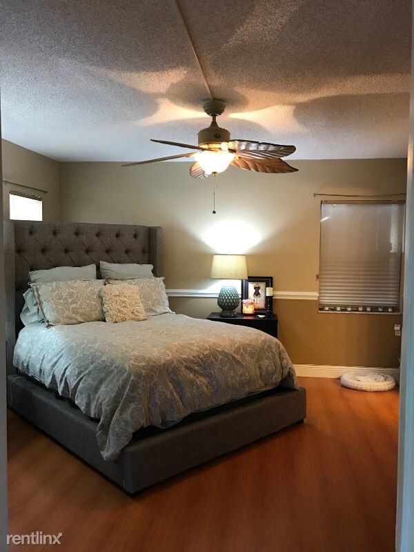 Foto del edificio - 3041 Holiday Springs Blvd