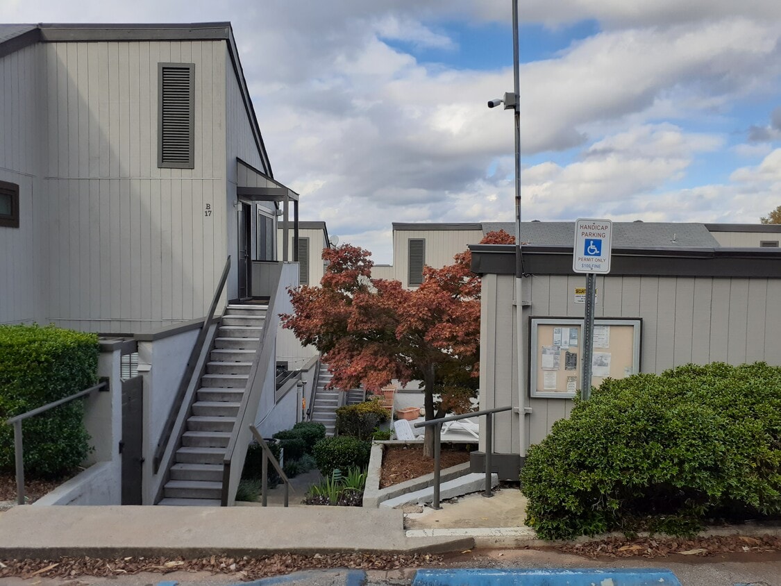 3350 Altamont S Unit E 11, Birmingham, AL 35205 Condo for Rent in