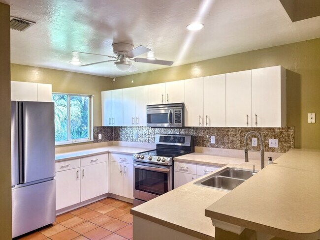 Foto del edificio - 2240 Safe Harbour Ct
