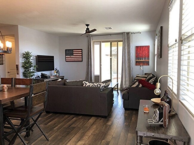 Building Photo - Nice Home with Upgrades in Vail School Dis...
