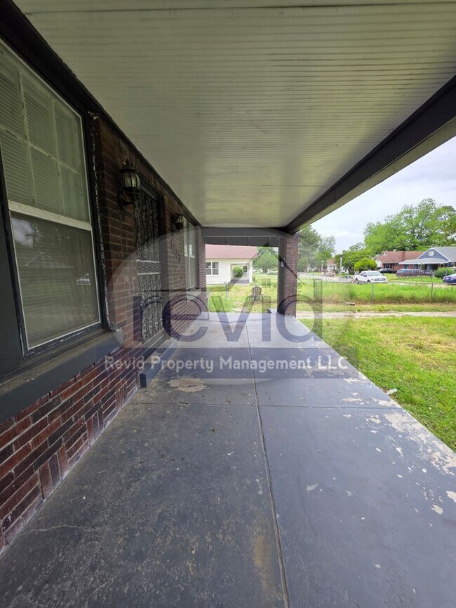 Foto del edificio - 1443 Snowden Ave