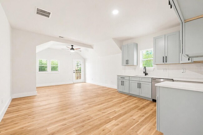 Foto del edificio - 1595 Court Ave