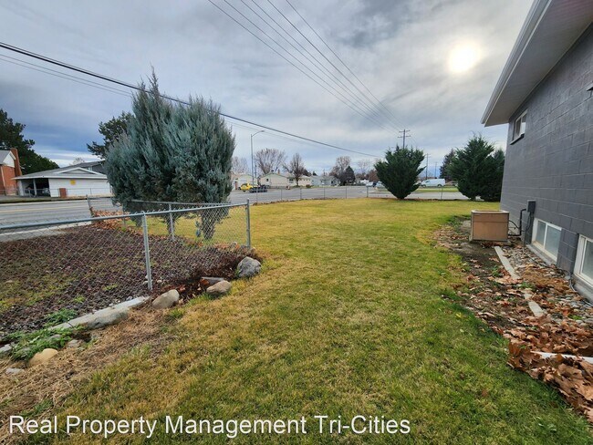 Foto del edificio - 4 br, 2 bath House - 5306 W. 1st Pl