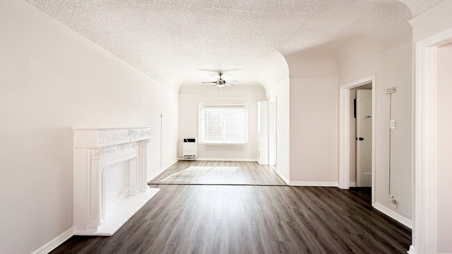 Foto del edificio - UPPER UNIT DELIGHT! 1BD IN KTOWN WITH IN-U...