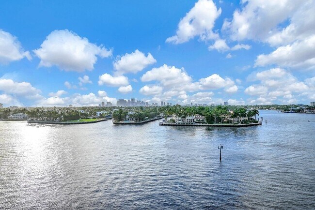 Foto del edificio - 301 N Birch Rd