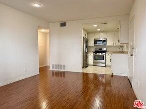 Building Photo - 1348 E Hillcrest Dr