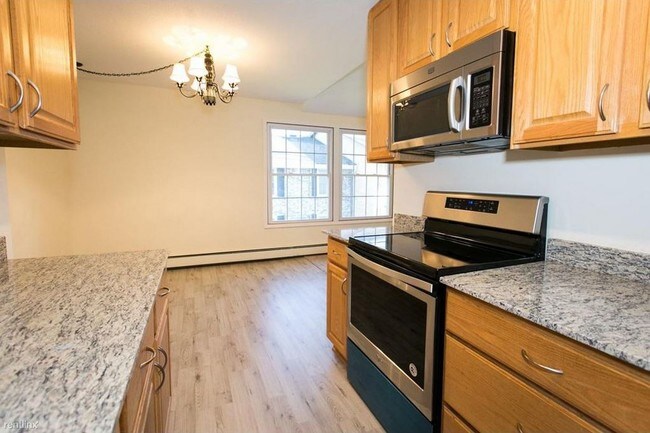 Foto del edificio - 1 br, 1 bath Apartment - 4612 Cedar Lake Rd S