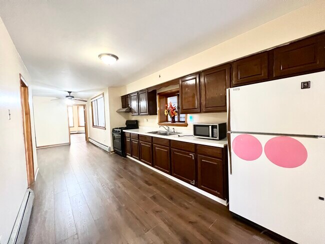 Open Kitchen & Dinning - 3127 S Emerald Ave