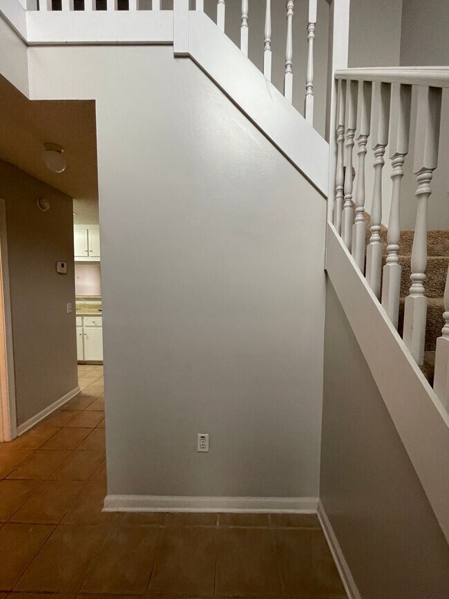 Foto del edificio - Dunwoody Townhomes - End Unit!