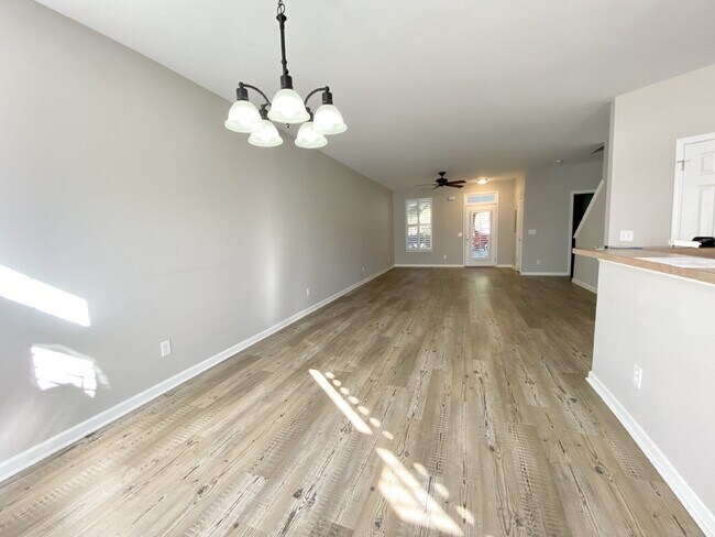 Building Photo - Bluffton Park Townhouse for Rent - Close t...