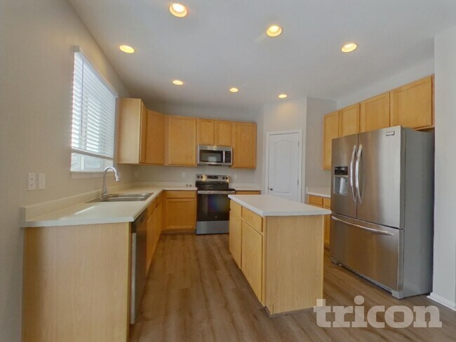 Foto del edificio - 6611 Big Leaf Ln