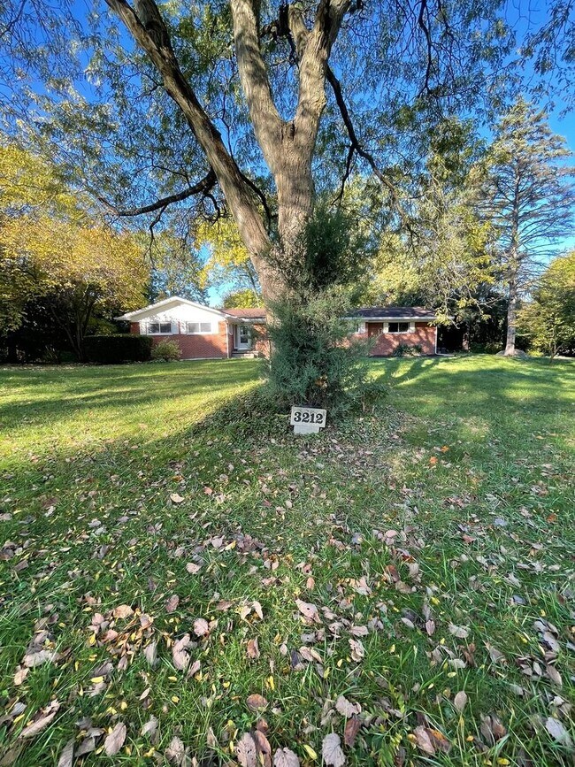 Foto del edificio - Beautiful Three Bedroom Home | Flexible Le...