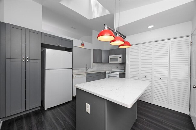 Foto del edificio - 944 SAN CARLOS Ct