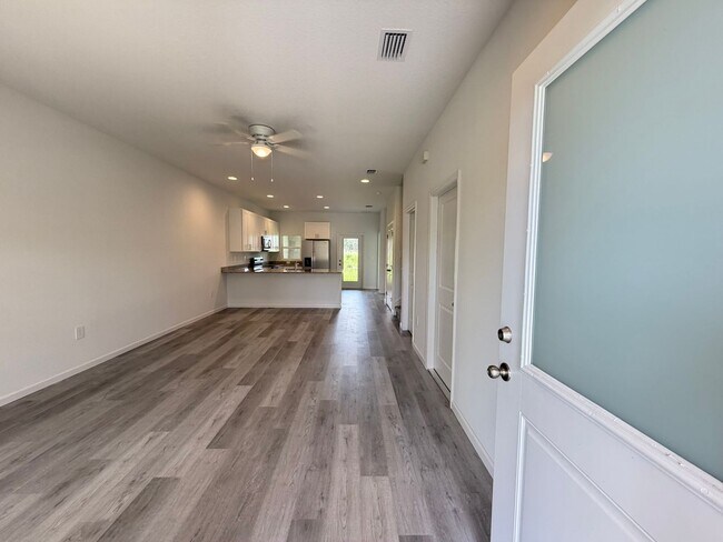Building Photo - 5353 Vista Lago Dr