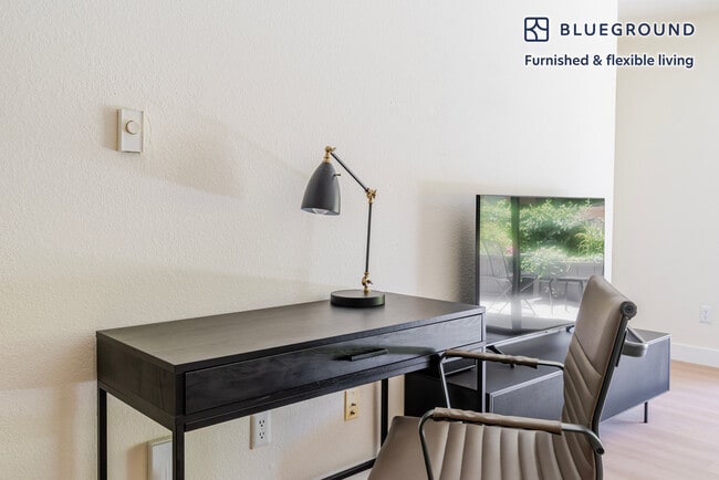 Building Photo - 1600 Villa St